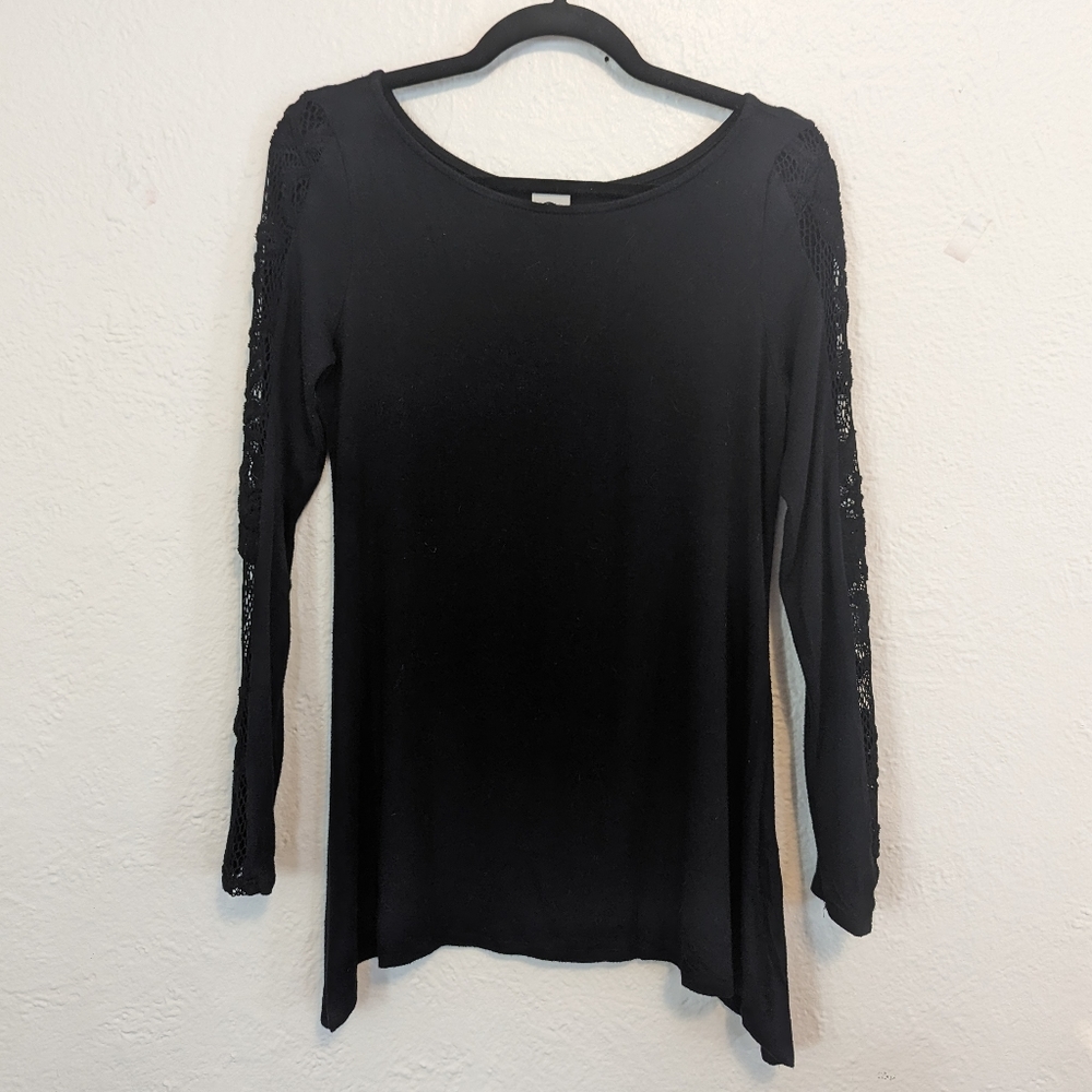 Black lace sleeve tunic